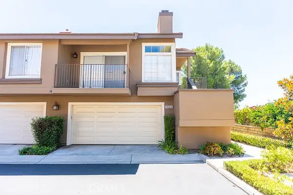 8123 E Oak Ridge Cir, Anaheim, CA 92808