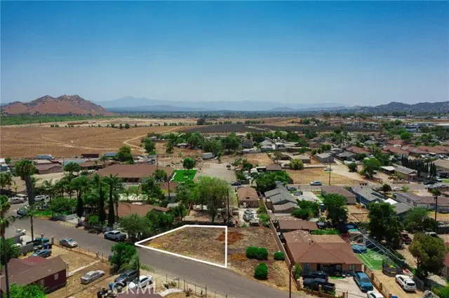 19 Paloma Rd, Jurupa Valley, CA 92509 - #2