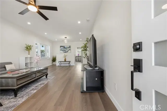1550 70th St, Los Angeles, CA 90047 - #3