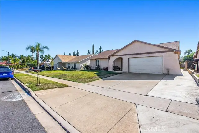 17331 Seville Court, Fontana, CA 92335 - Image #3