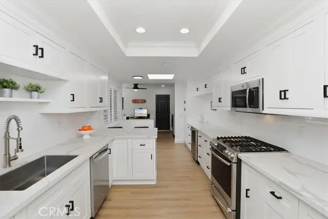 702 Via Zapata, Riverside, CA 92507 - #3