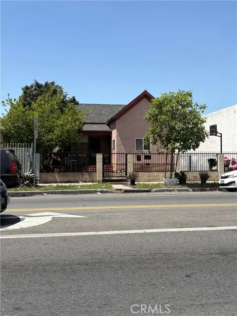 7607 San Pedro, Los Angeles, CA 90003