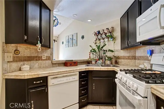 985 Sunrise Street, Hemet, CA 92545 - #3