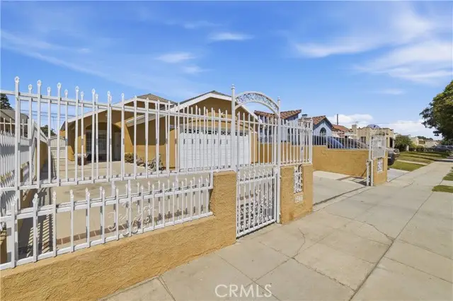 6031 Van Ness, Los Angeles, CA 90047 - #1