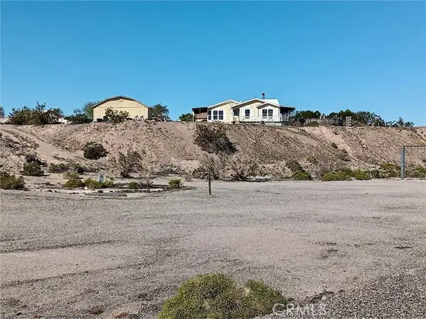 155 Spikes, Needles, CA 92363
