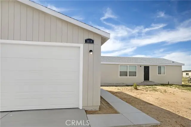 3614 Surrey Avenue, Yucca Valley, CA 92284 - #3