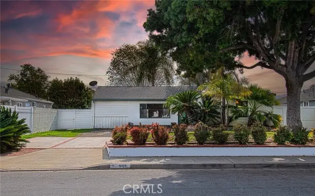 999 Oak Street, Costa Mesa, CA 92627 - Image #1