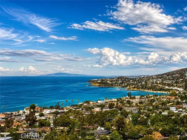 2147 Crestview, Laguna Beach, CA 92651