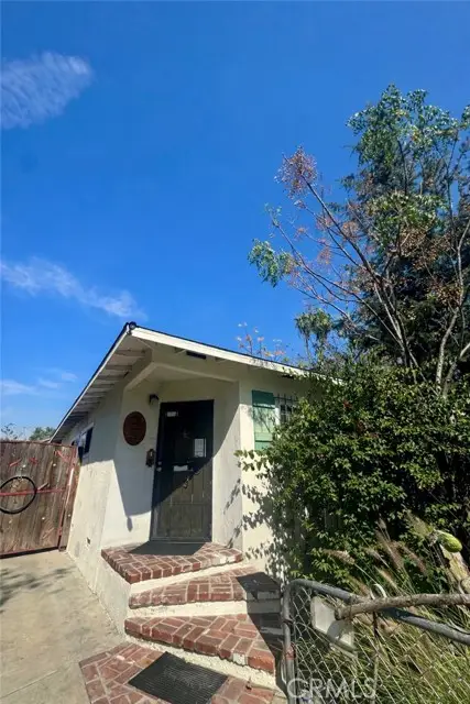 25 Plymouth, Long Beach, CA 90805