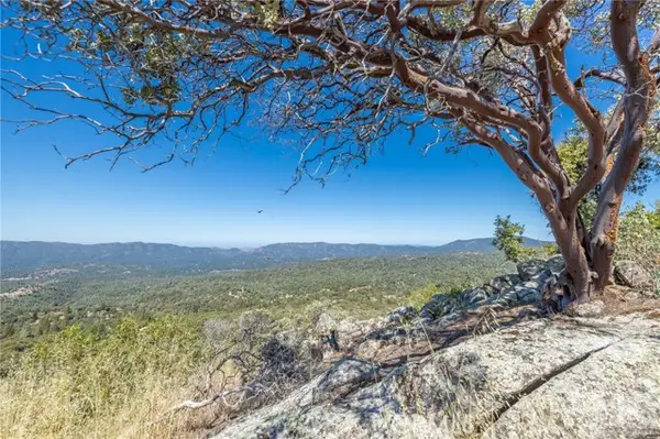 49 Old Yosemite Road, Oakhurst, CA 93644