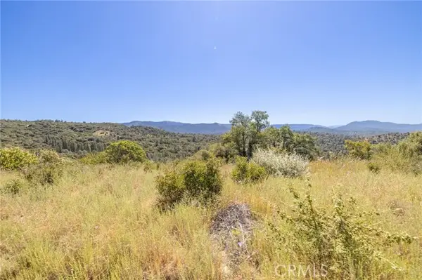 99 Old Yosemite Road, Oakhurst, CA 93644