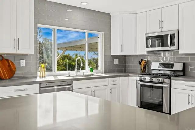 9877 Via Caceres, San Diego, CA 92129 - #3