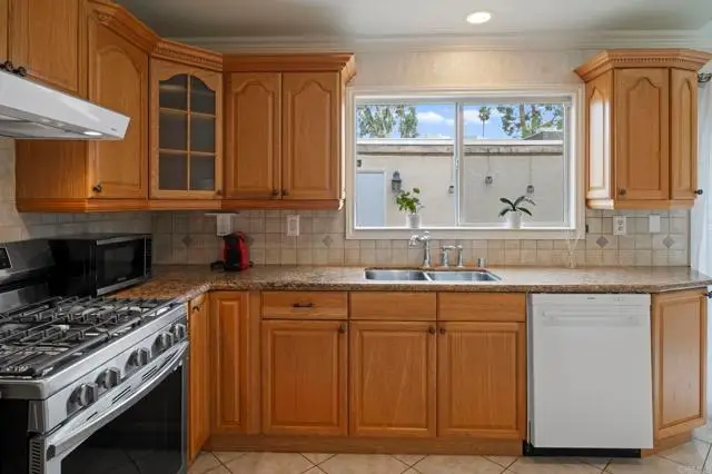 6521 Wystone Avenue  #3, Reseda, CA 91335 - Image #1