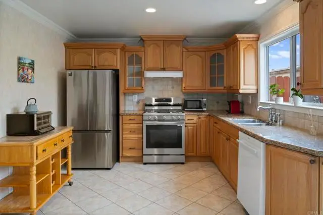 6521 Wystone Avenue  #3, Reseda, CA 91335 - Image #2