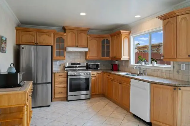 6521 Wystone Avenue  #3, Reseda, CA 91335 - Image #3