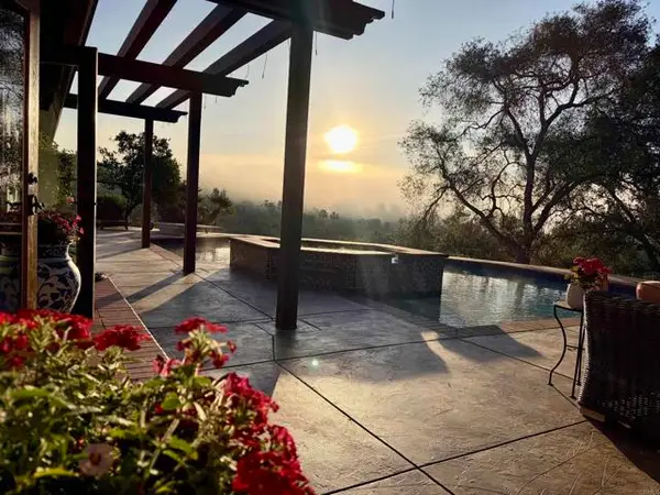 707 Live Oak Park Road, Fallbrook, CA 92028