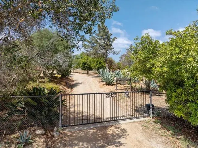 28425 Thundernut Ln, Valley Center, CA 92082 - #2