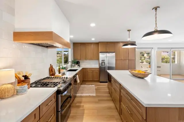1140 Evergreen Lane, Vista, CA 92084 - #1