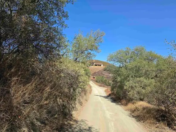 27828 Golden Eagle Road, Ramona, CA 92065