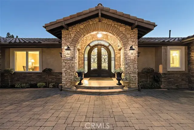 1542 La Loma, Santa Ana, CA 92705 - #1