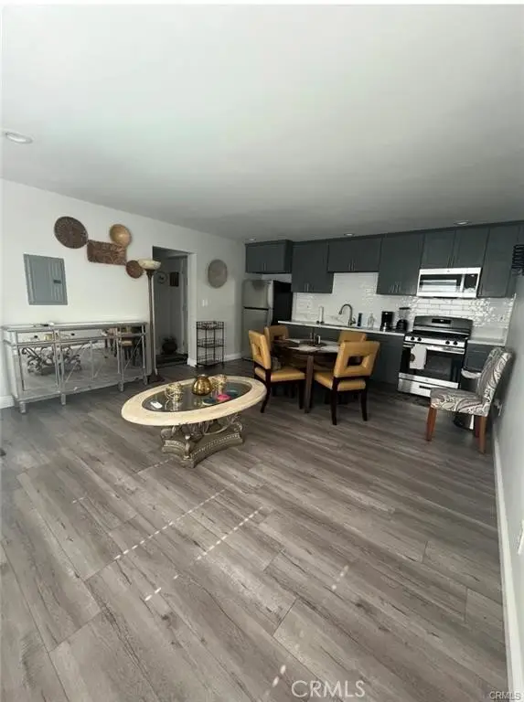 1303 109th, Los Angeles, CA 90044