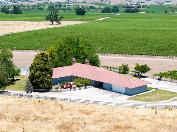 5275 Camp 8 Road, Paso Robles, CA 93446