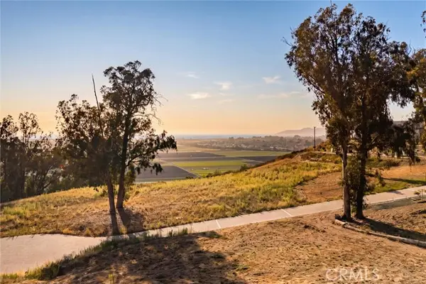 2 Castle Bluff Road, Arroyo Grande, CA 93420