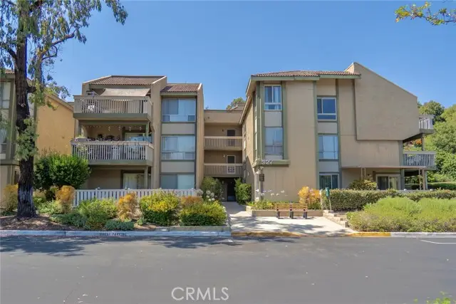 327 Chestnut Hill  #22, Thousand Oaks, CA 91360 - Image #1