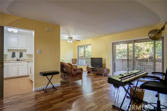 327 Chestnut Hill  #22, Thousand Oaks, CA 91360 - Image #2