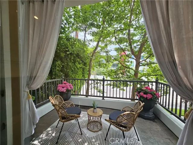 5101 Whitsett Avenue  #105, Valley Village, CA 91607 - Image #1