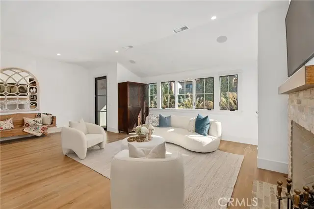 337 Holmwood Drive, Newport Beach, CA 92663 - Image #3