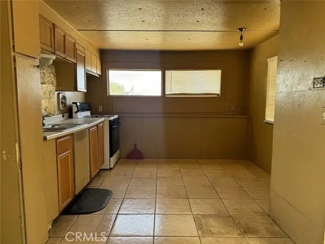 640 Apache, Perris, CA 92570 - #3