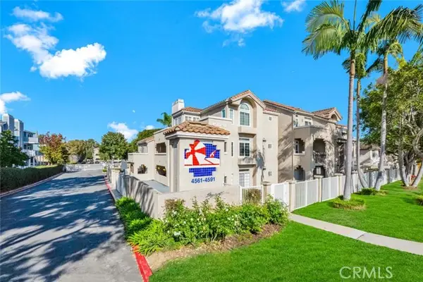 4561 Warner  #201, Huntington Beach, CA 92649