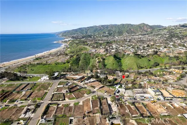 560 Radcliffe Avenue, Pacific Palisades, CA 90272 - Image #1