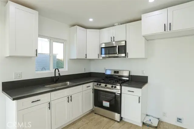 11114 Willowbrook Avenue, Los Angeles, CA 90059 - #3