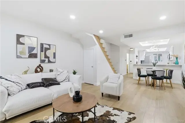 11119 Camarillo  #104, North Hollywood, CA 91602 - Image #2