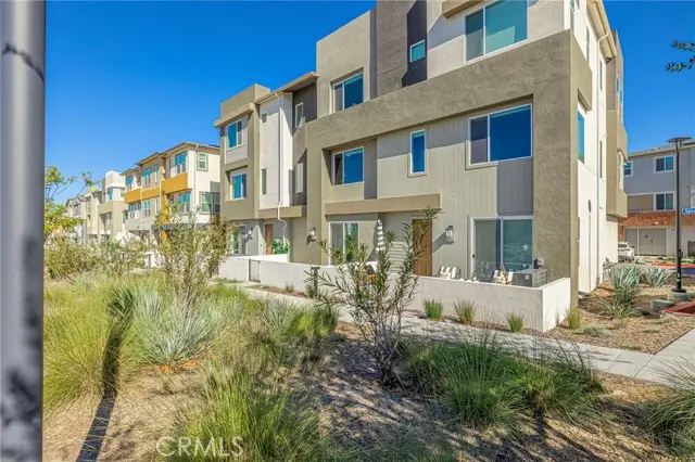 27555 Sanctuary Court, Stevenson Ranch, CA 91381 - Image #3