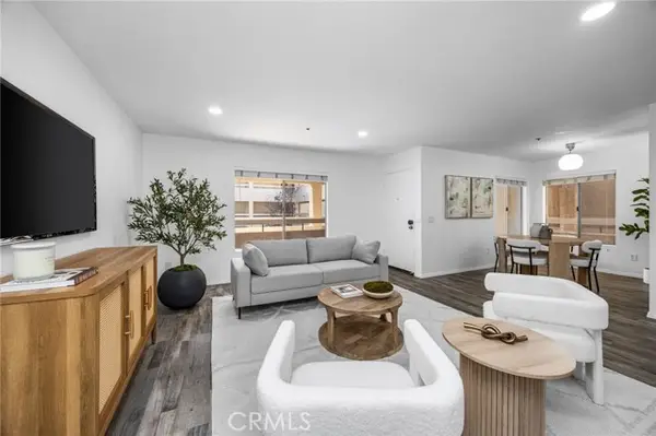 12141 Centralia  #206, Lakewood, CA 90715