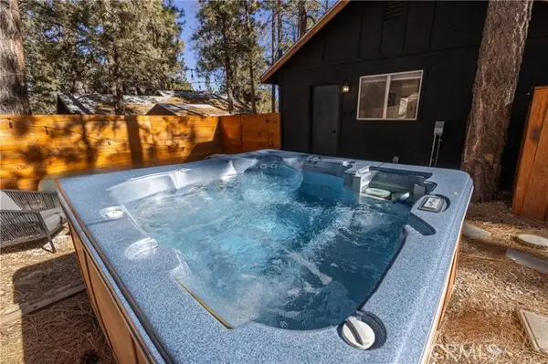 376 Riverside Avenue, Sugarloaf, CA 92386