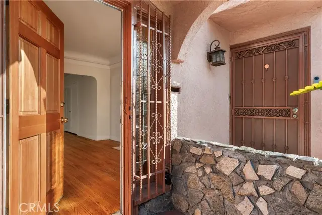 2640 Bronson, Los Angeles, CA 90018 - #2