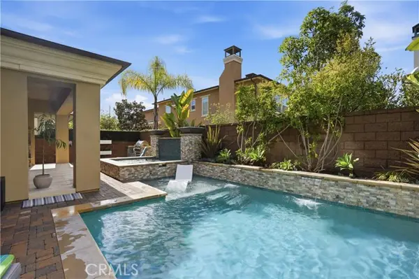 17491 Oakbluffs Lane, Huntington Beach, CA 92649