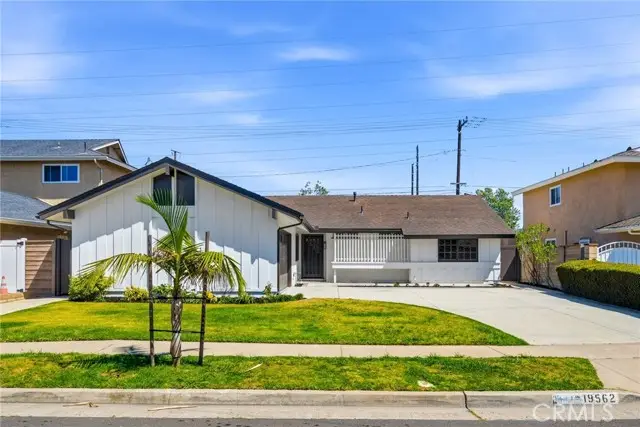19562 Aragon Circle, Huntington Beach, CA 92646 - #3