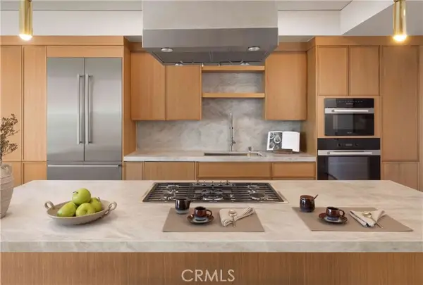 9 MacArthur Place  #801, Santa Ana, CA 92707