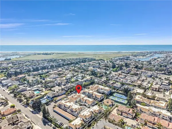 4682 WARNER Avenue  #C304, Huntington Beach, CA 92649