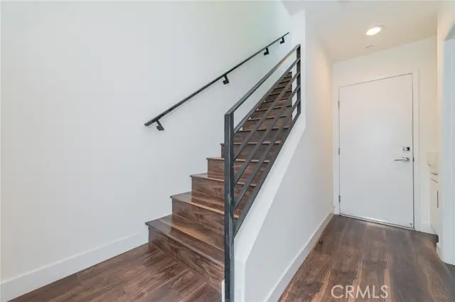 6016 W Beachwood Ln, Los Angeles, CA 90038 - #2