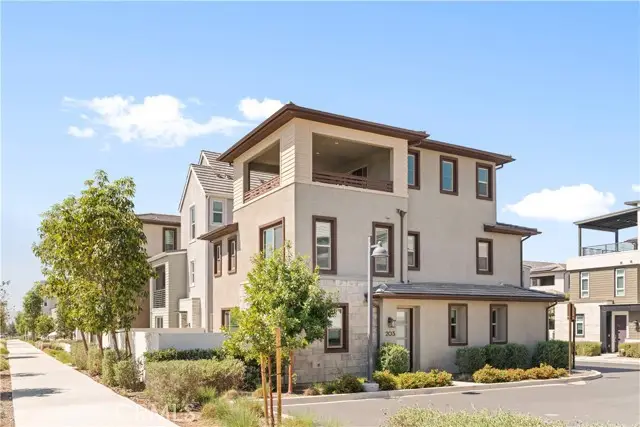 203 Lynx, Irvine, CA 92618 - #3