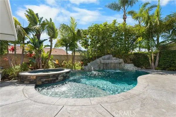 9662 Woodlawn Drive, Huntington Beach, CA 92646