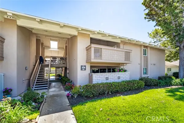 8877 Lauderdale Court  #209E, Huntington Beach, CA 92646