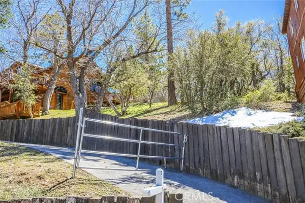 1121 Crags, Fawnskin, CA 92333