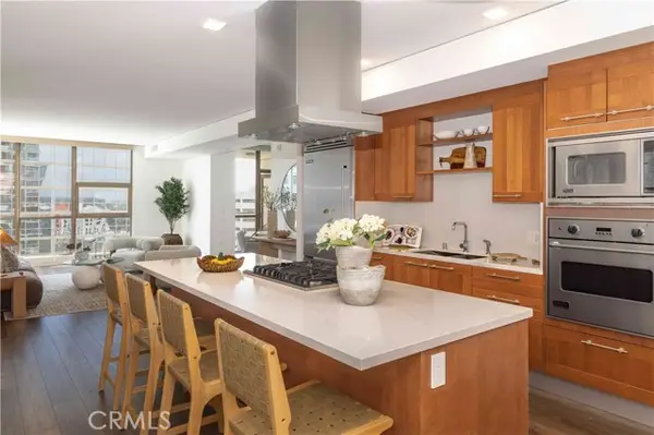 9 MacArthur Place  #1006, Santa Ana, CA 92707